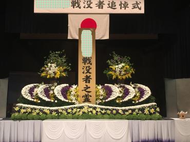 慰霊祭の花祭壇 ｜「ハナコー生花」　（三重県志摩市の花キューピット加盟店 花屋）のブログ