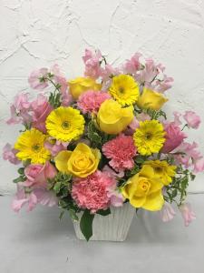 お誕生日のお祝いアレンジ ｜「ハナコー生花」　（三重県志摩市の花キューピット加盟店 花屋）のブログ