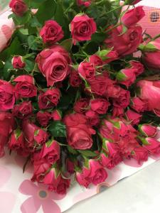 ピンクスプレーバラの花束｜「ハナコー生花」　（三重県志摩市の花キューピット加盟店 花屋）のブログ