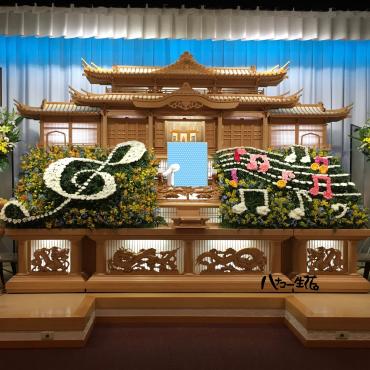 音符の花祭壇｜「ハナコー生花」　（三重県志摩市の花キューピット加盟店 花屋）のブログ