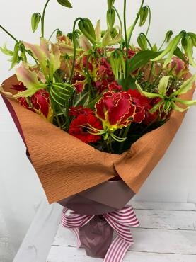 グロリオサの花束｜「ハナコー生花」　（三重県志摩市の花キューピット加盟店 花屋）のブログ