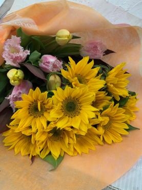 ひまわりとチューリップの花束｜「ハナコー生花」　（三重県志摩市の花キューピット加盟店 花屋）のブログ