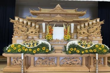 ひまわりの祭壇です｜「ハナコー生花」　（三重県志摩市の花キューピット加盟店 花屋）のブログ